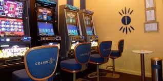 Bet adjustment controls on Joker Gaming slot showing min/max options and coin denomination